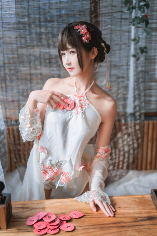 少女肚兜 花溪纱 - 喵糖映画